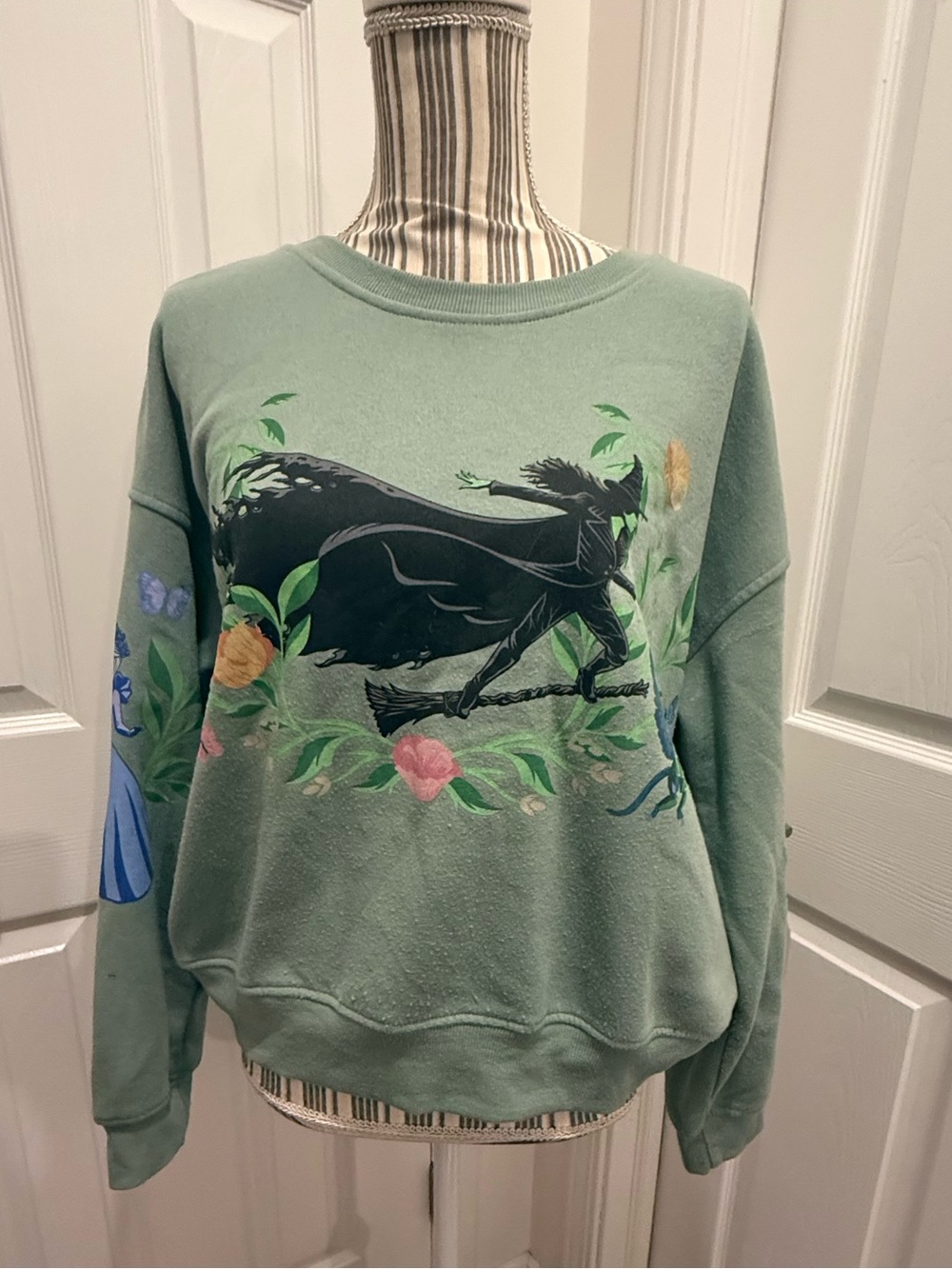 WICKED Glenda & Elpahba Green Floral Graphic Sweatshirt Target Large